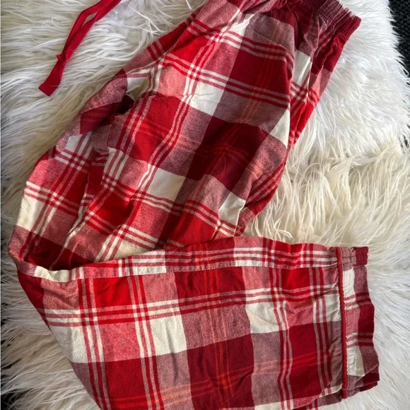 🌲 Hearth + Hand Red Classic Plaid Pajamas Set - Picture 6 of 8